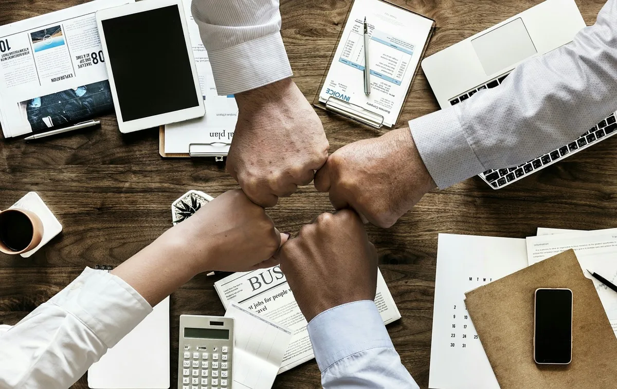 Vertrauensbildung im beruflichen Umfeld: So schaffen Sie eine positive Atmosphäre